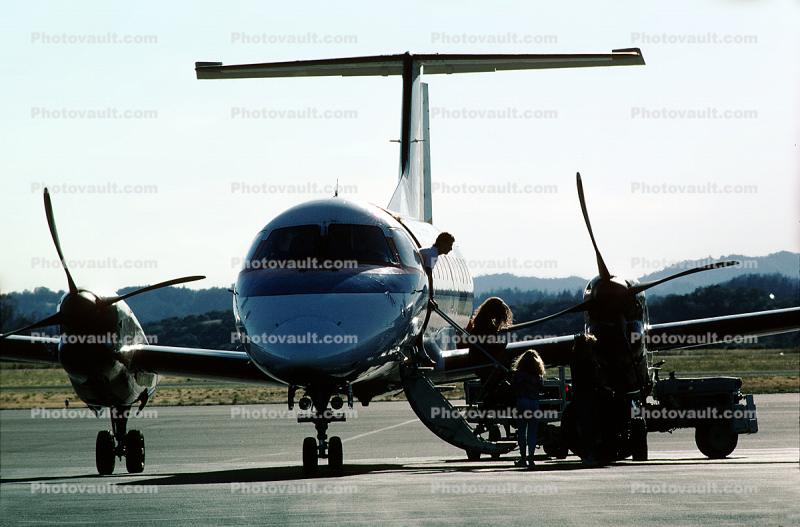 N271UE, Embraer EMB-120RT Brasilia, United Express, Westair, Sonoma County Airport (STS), Santa Rosa, California, Airstair