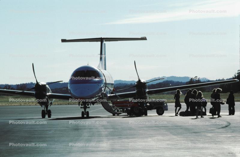 N271UE, Embraer EMB-120RT Brasilia, United Express, Westair, Sonoma County Airport (STS), Santa Rosa, California, Airstair
