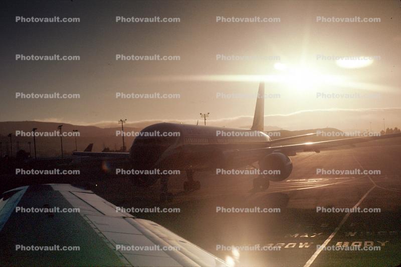 Boeing 757, Sunset 