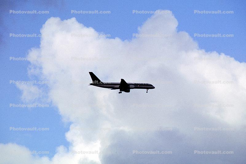 Boeing 757 airborne, flying, flight