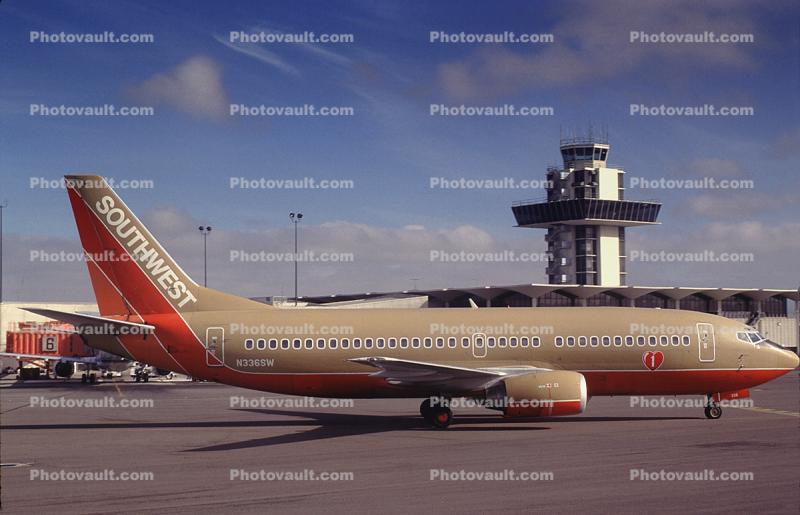N336SW, Boeing 737-3H4, Southwest Airlines SWA, 737-300 series, Control Tower, CFM56-3B1, CFM56