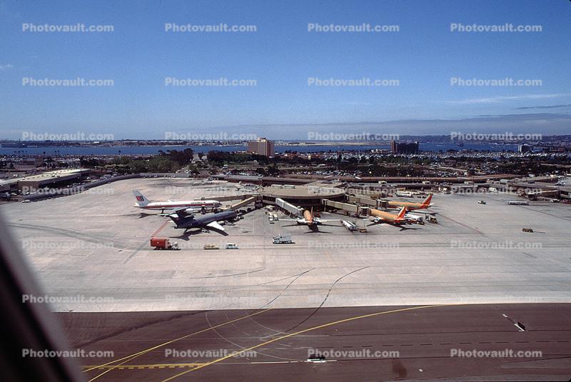 Terminals, Boeing 737, SWA, Lindbergh Field, Point Loma