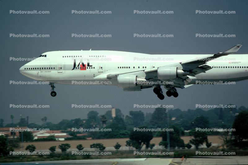 JA8085, Boeing 747-446, Japan Airlines JAL, Sky Cruiser, Landing