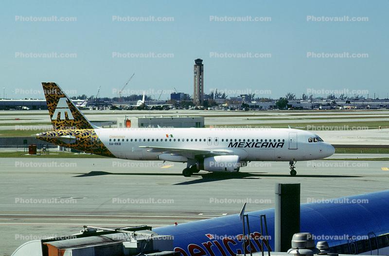XA-RKB, Mexicana Airlines, Airbus A320-231, Control Tower, Cauautzingo
