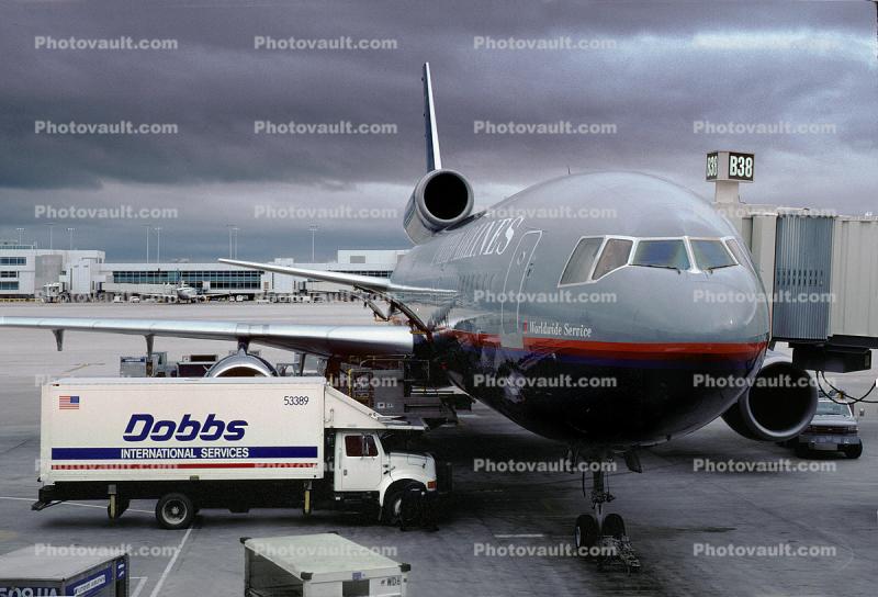 Douglas DC-10, Dobbs International Services, Catering Truck, Denver International, Gate B38