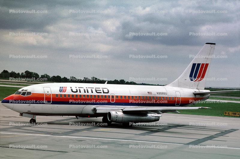 N9066U, United Airlines UAL, Boeing 737-222, 737-200, JT8D-7B, JT8D