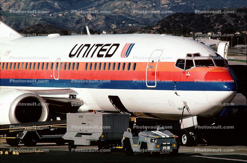 United Airlines UAL, Boeing 737, belt loader, tractor, baggage cart, (BUR)