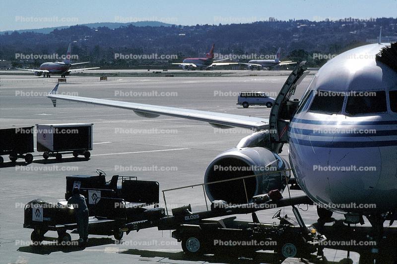 Airbus A320 Series, America West Airlines AWE, Belt Loader