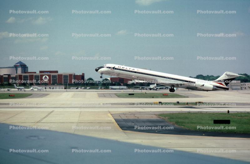 Delta Air Lines, Douglas DC-9 taking-off, Lots o' Planes, Terminals, Gates, Piers, Buildings
