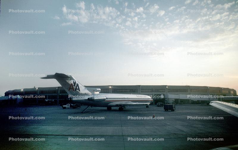 N879AA, American Airlines AAL, Boeing 727-223, JT8D, JT8D-9A s3, 727-200 series