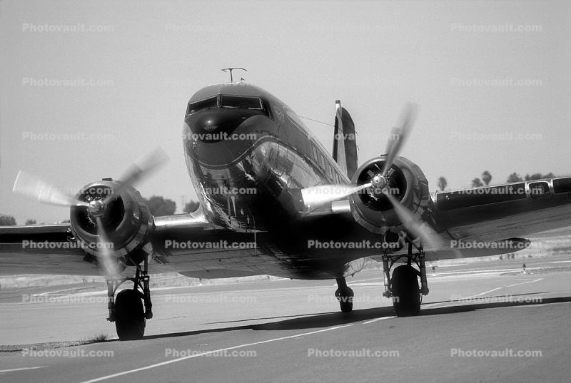 Douglas DC-3 Twin Engine Prop