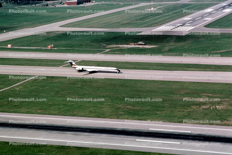MD-80, Runways
