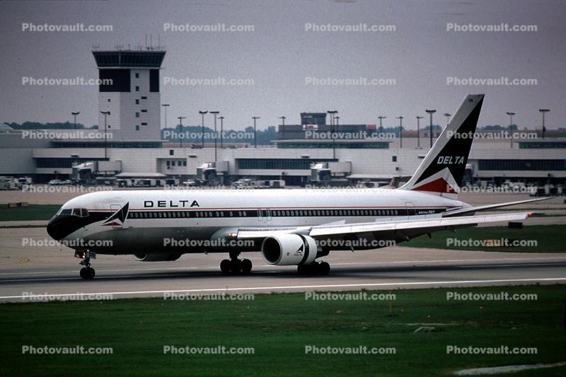 N136DL, Boeing 767-332, Cincinnati Northern Kentucky International Airport, Delta Air Lines, CF6-80A2, CF6, 767-300 series