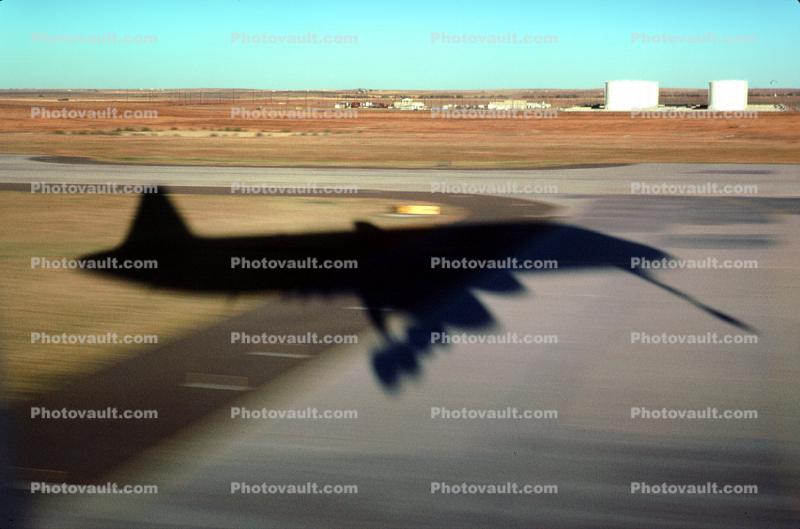 Airbus A320 Series, Shadow, Landing