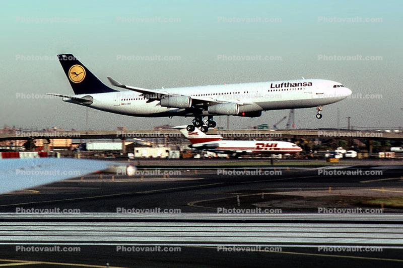 Airbus A340, Lufthansa, Landing, DHL