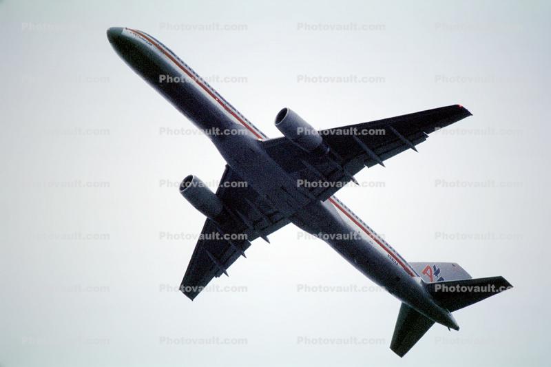 N681AA, Boeing 757-223, San Francisco International Airport (SFO), RB211