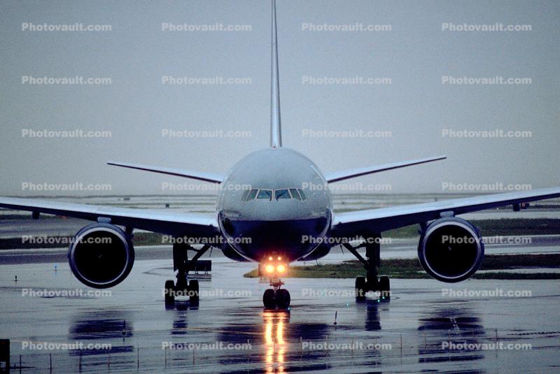 Boeing 777-222ER, (SFO), Generic Jet, rain, wet, slippery, inclement weather, head-on