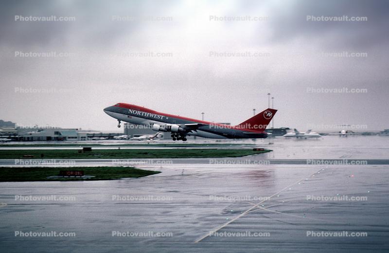 Boeing 747 taking-off, (SFO), rain, inclement weather, wet