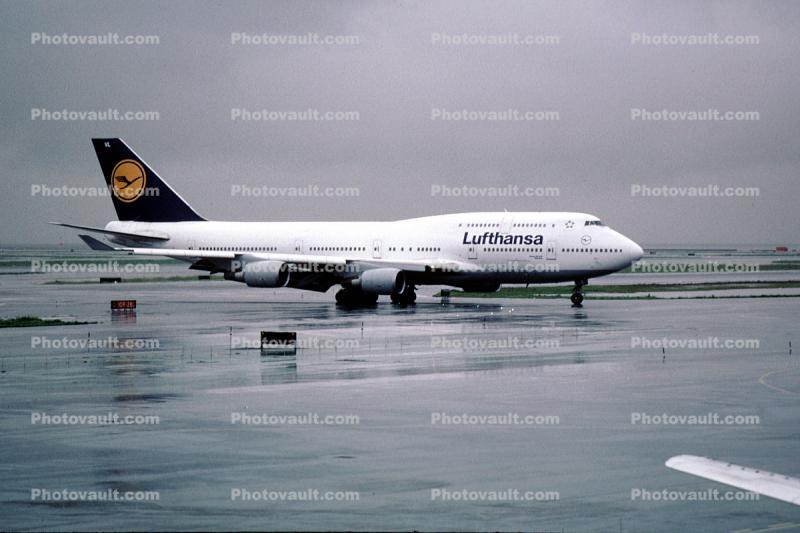 D-ABVL, Boeing 747-430, (SFO) rain, inclement weather, wet, CF6