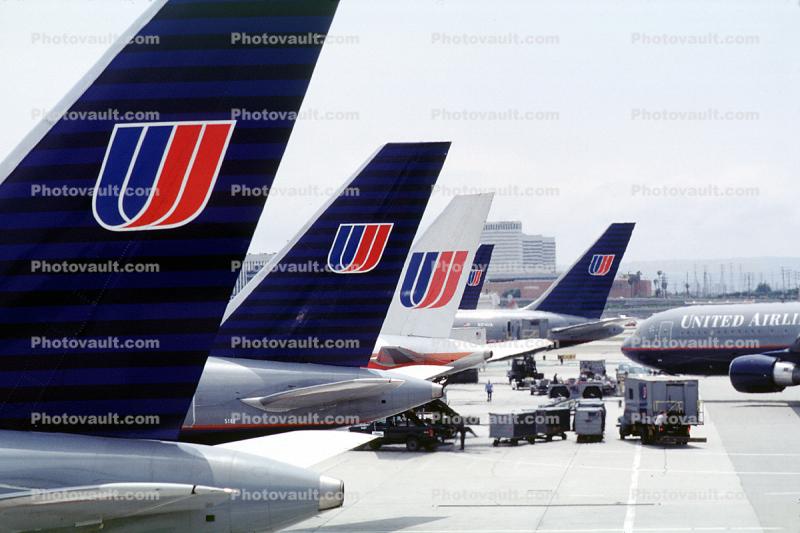 A bunch of Tails, United Airlines, UAL