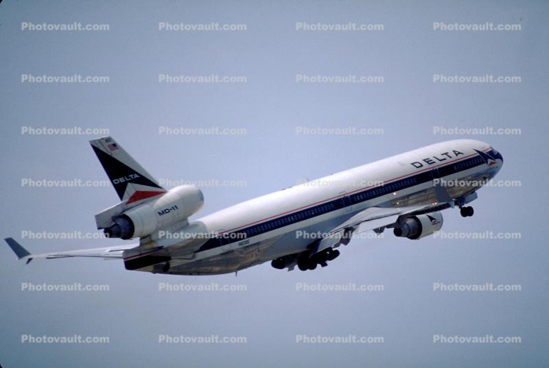 taking-off, Delta Air Lines, McDonnell Douglas, MD-11