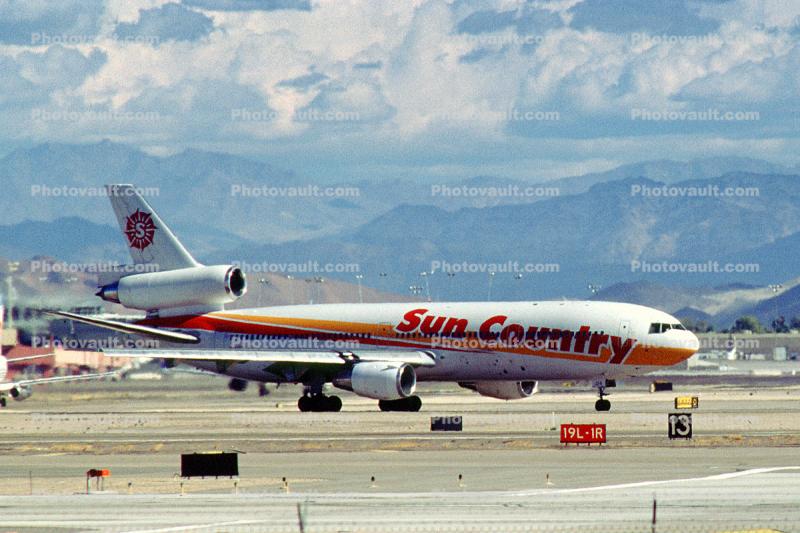 N154SY, Sun Country Airlines, Douglas DC-10-15