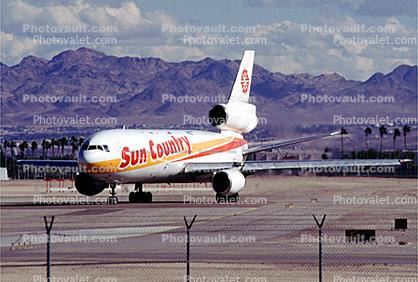 N154SY, Sun Country Airlines, Douglas DC-10-15, (LAS), Las Vegas, Nevada
