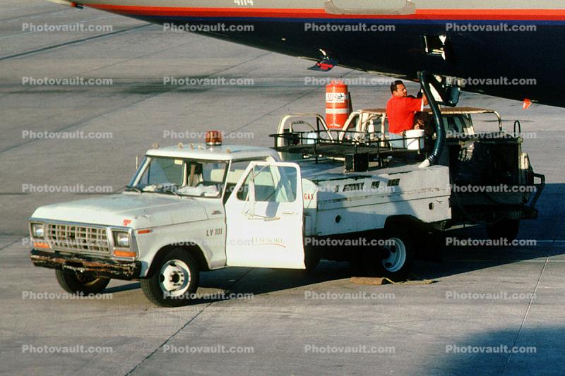 Lavatory Service Truck, Ground Equipment, FORD LY 101, Honey Bucket, waste, sewage