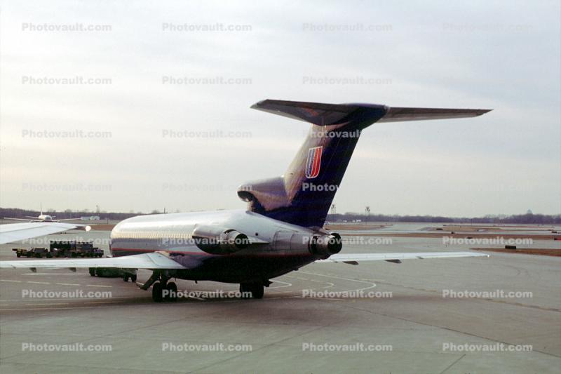 N7442U, United Airlines UAL, Boeing 727