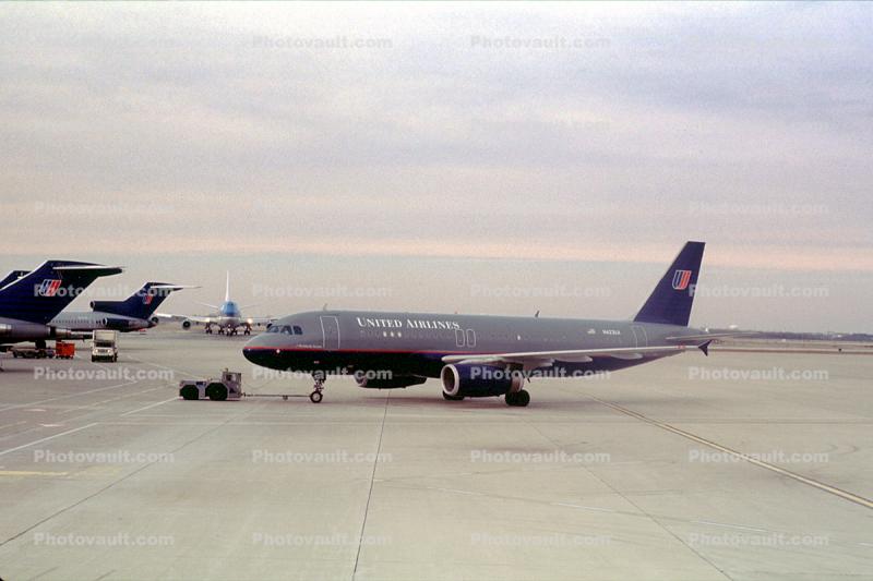 N423UA, United Airlines UAL, Airbus 320-232, A320 series, V2500