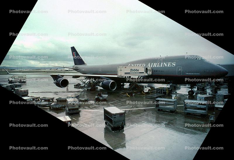 Boeing 747-400, Dobbs, Ground Equipment