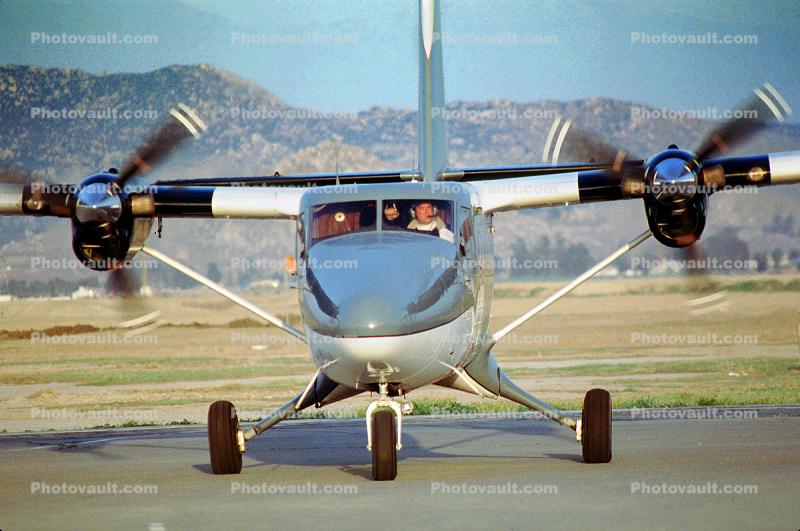 N125SA, DHC-6 Twin Otter, PT6A-60A, Perris Valley Airport, California, PT6A, head-on
