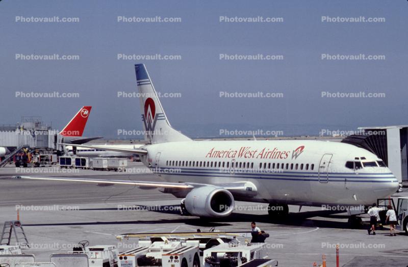 Boeing 737, San Francisco International Airport (SFO), America West Airlines AWE