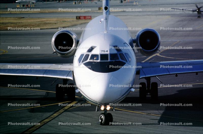 Reno Air ROA, N754RA, McDonnell Douglas MD-87, DC-9-87, (SFO), JT8D, head-on