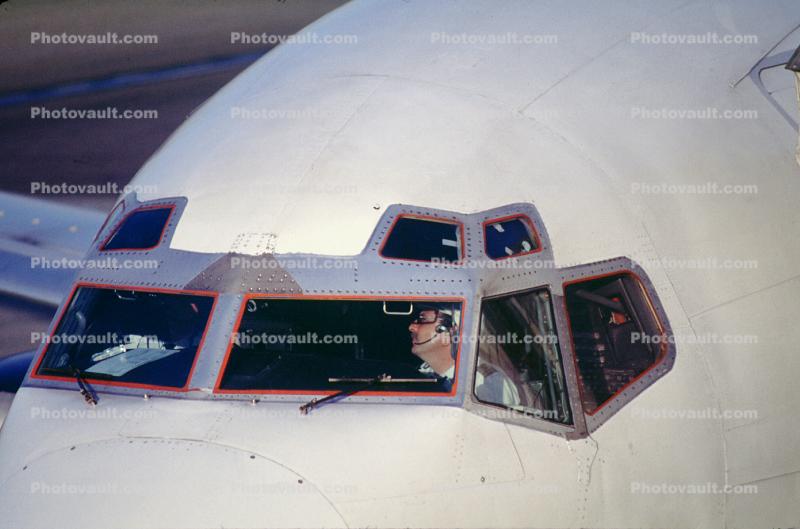 Boeing 737, Cockpit, Windshield