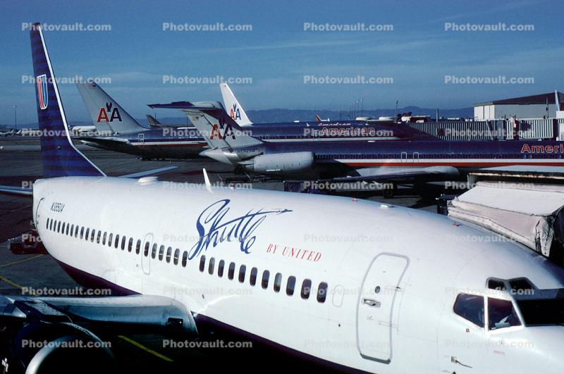 N385UA, Shuttle by United, Boeing 737-322, San Francisco International Airport, 737-300 series, CFM56