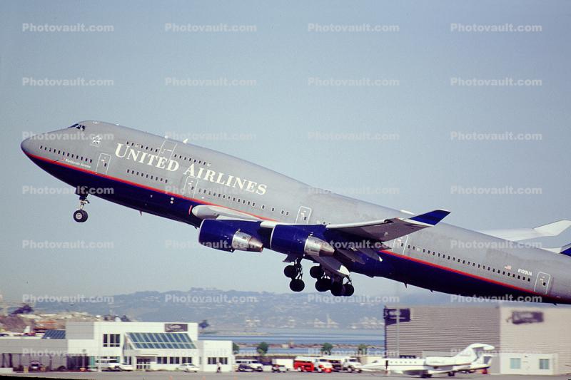 N199UA, United Airlines UAL, Boeing 747-422, San Francisco International Airport (SFO), 747-400 series, PW4056, PW4000