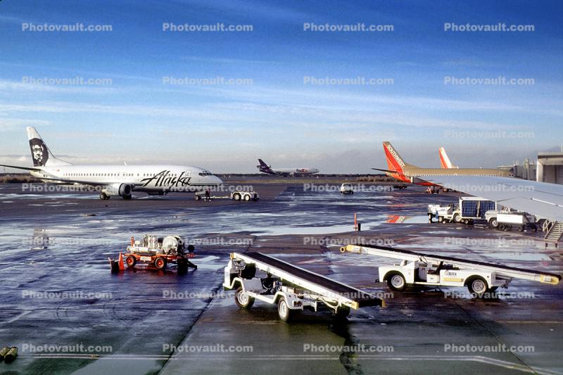 N755AS, Boeing 737-4Q8, Alaska Airlines ASA, 737-400 series, beltloader, CFM56-3C1, CFM56