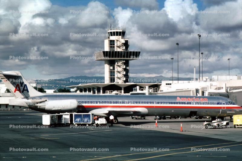 N7518A, American Airlines AAL, Control Tower, McDonnell Douglas, MD-82, JT8D-217C, JT8D