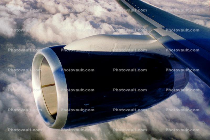 Rolls-Royce RB211 Jet Engine, Boeing 757, Lone Wing in Flight