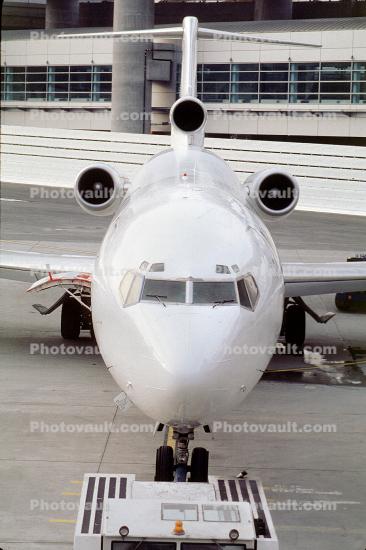 N727FV, Boeing 727-221RE, San Francisco International Airport (SFO), head-on, JT8D, 727-200 series