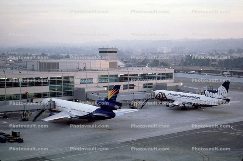 Lockheed L-1011, Douglas DC-10, San Francisco International Airport (SFO), Control Tower