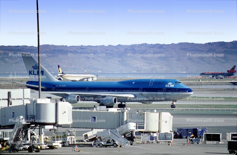 PH-BUP, Boeing 747-206B, CF6-50E2, CF6, (SFO), KLM Airlines, airstair, jetway,  747-200 series