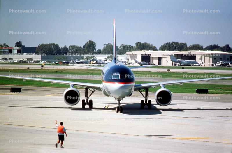 N730US, US Airways AWE, Santa Ana International Airport, Airbus A319-112, A319 series, CFM56-5B6/P, CFM56, head-on