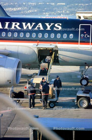 N707UW, US Airways, Airbus A319-112, CFM56-5B6/P, CFM56, Belt Loader, baggage Cart