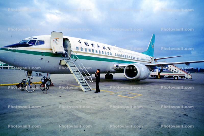 B-2589, Boeing 737-3W0, China Yunnan Airlines CYH, Kunming Airport, Yunnan, China, 737-300 series, CFM56-3C1, CFM56