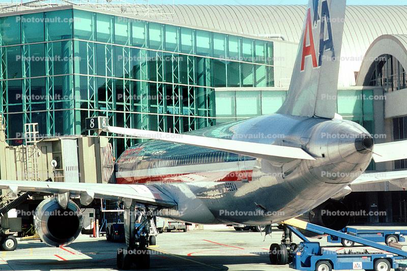 N628AA, American Airlines AAL, Boeing 757-223, RB211-535E4B, RB211