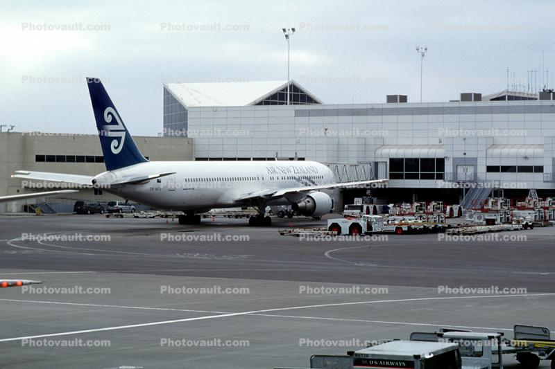 ZK-NCJ, Boeing 767-319ER, Air New Zealand ANZ, 767-300 series