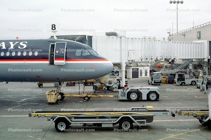 N162UW, US Airways AWE, Airbus A321-211, A320 series, jetway, belt loader, Airbridge