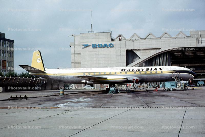 9M-AOE, De Havilland DH106 Comet 4, Malaysia Air MAS, BOAC Hangar